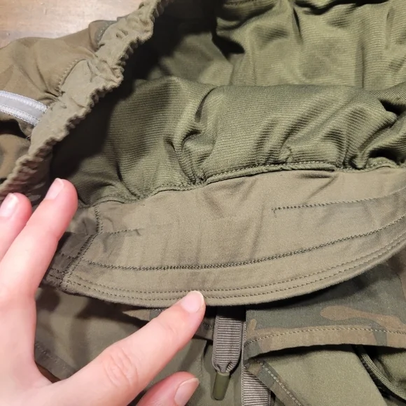 Lululemon Hotty Hot Short Savasana Camo Fatigue Green Size 4 - Picture 4 of 8
